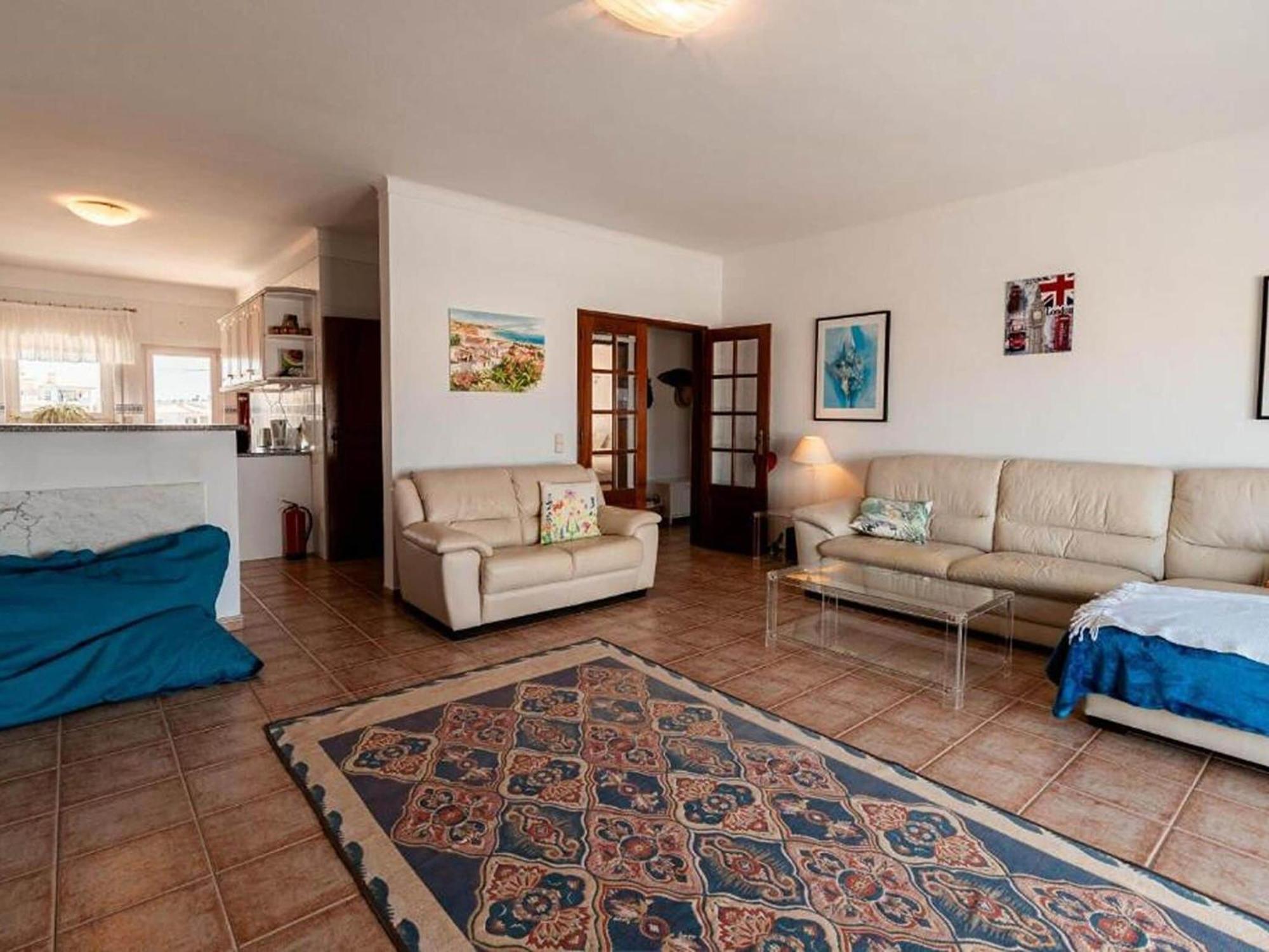 Modern In With Sea Views *